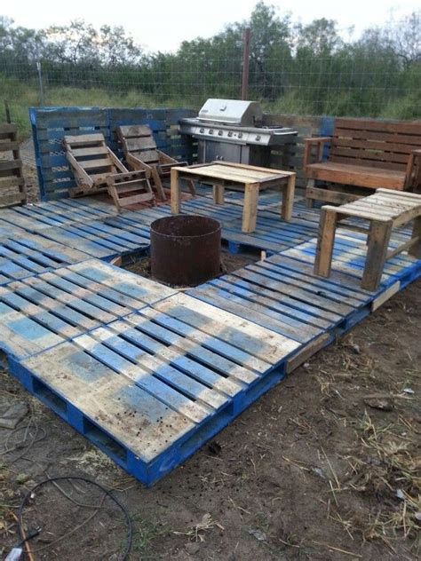 Diy Floating Pallet Deck - My easy and budget friendly diy floating ...