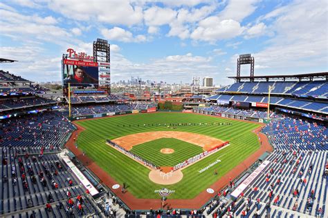 Massive lighting storm above Phillies stadium offers breathtaking views (Video)