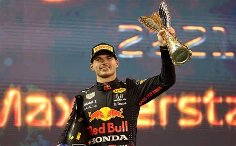 Max Verstappen Wins 1st World Championship Title on Last Lap Pass