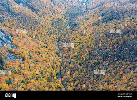 Panoramic view of peak fall foliage in Smugglers Notch, Vermont Stock Photo - Alamy