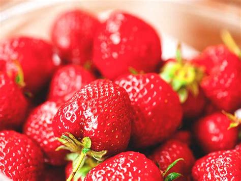 Strawberry Allergy: Symptoms, Management, and More