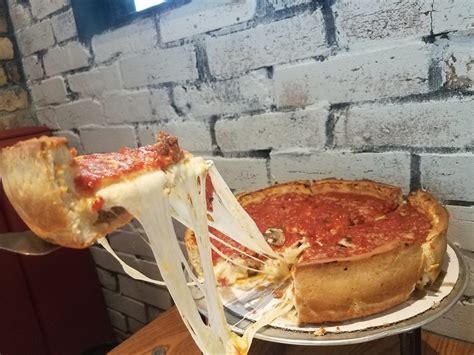 Giordano's Pizza Chicago: Trust Your Taste Buds, Not Your Friends