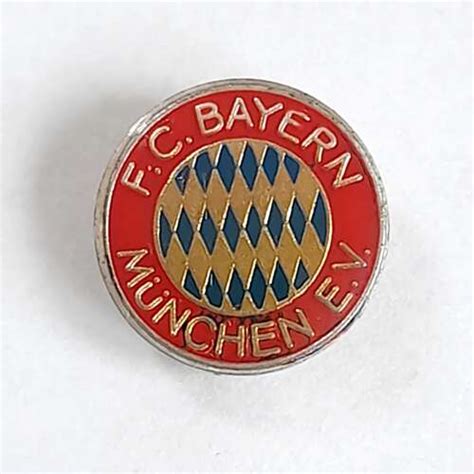 FC Bayern Munich crest badge (epoxy, with signature) | Badges \ Germany