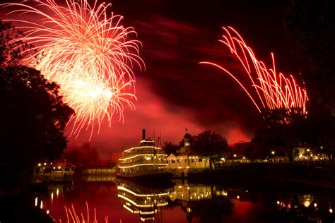 Disney Parks After Dark: Fireworks Above Liberty Square at Magic ...