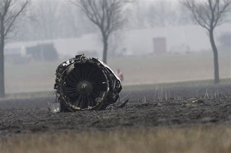 File:Crash Turkish Airlines TK 1951 plane engine.jpg - Wikimedia Commons