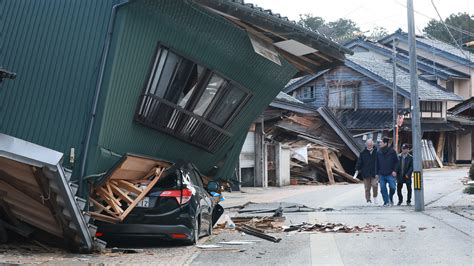 Deadly powerful earthquakes hit Japan