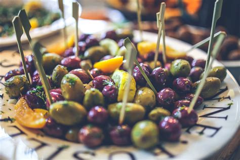 Olives on the plate · Free Stock Photo