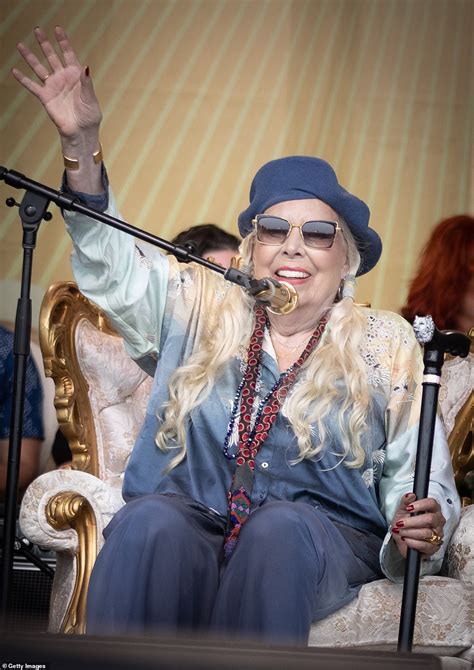 Joni Mitchell, 78, makes surprise comeback to the stage | Daily Mail Online