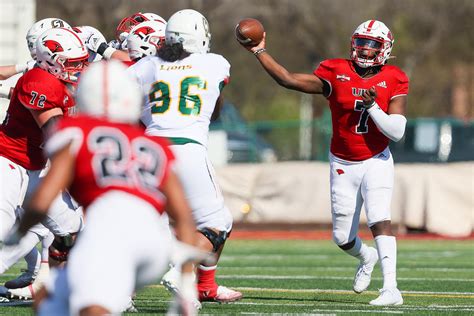 UIW quarterback Cameron Ward named FCS national freshman of the year