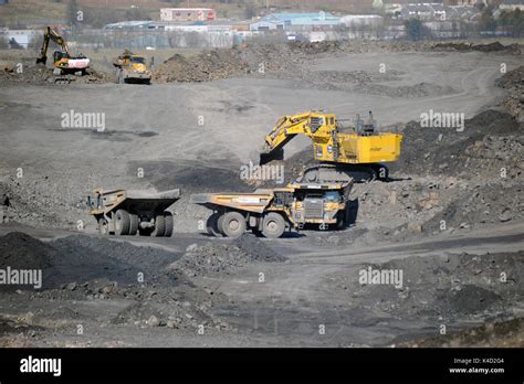 Tipper lorries being loaded with overburden at Ffos y Fran opencast ...