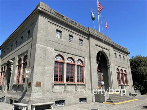 10 BEST Things at Ballard Locks - Free Entry, Salmon Viewing, History