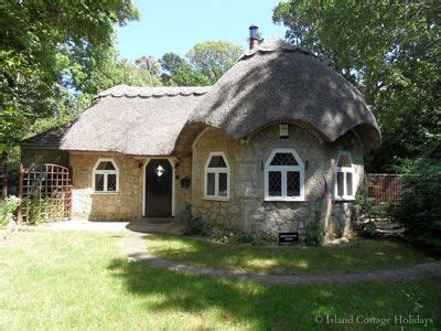 Sweetwater Lodge - Calbourne @ Island Cottage Holidays - Self Catering | Cottage, Thatched ...