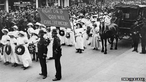 Suffragette Emily Davison centenary marked in Morpeth - BBC News