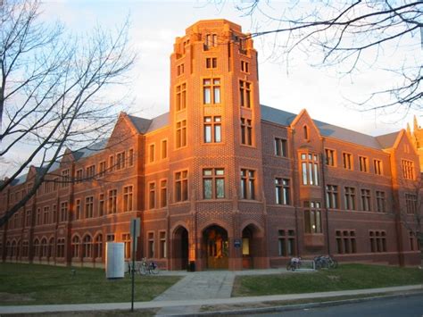 Universities In America: Yale University