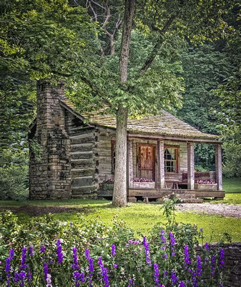 One-Room Log Cabin from the 1800s - Cabin Living | Cabin, Little cabin ...