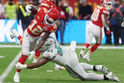 Chiefs vs. Dolphins Livestream: How to Watch the Playoff Game Without Cable