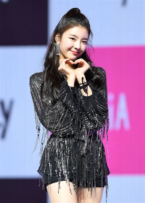 190212 ITZY Lia 'IT'z Different' Debut Showcase | kpopping