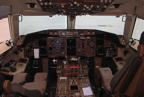 HI-TECH Automotive: Boeing 757 cockpit