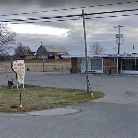 Hewitt's Dairy Bar - Hagersville | Ontario - 1000 Towns of Canada