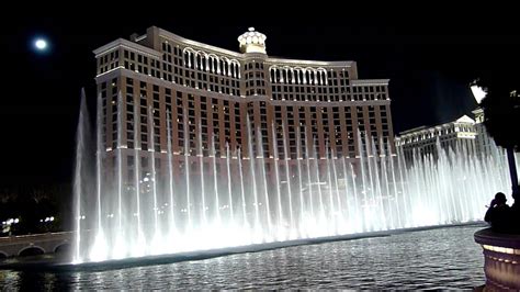 Las Vegas- Bellagio Casino Fountains Dancing Waters (Panasonic Lumix DMC-LX3) - YouTube