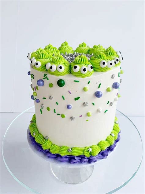 Buzz light year cake | Toy story cakes, Creative birthday cakes, Cake