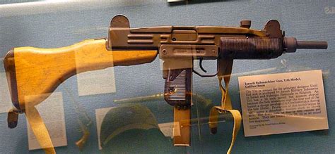 Kim Kardashian: uzi submachine gun