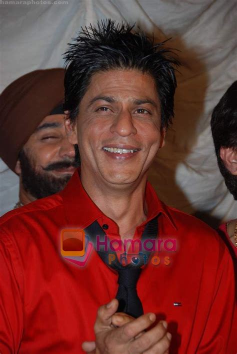Shahrukh Khan meets the star cast of Khichdi film in Filmistan on 1st ...