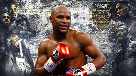 Floyd Mayweather prova ad aggredire Jake Paul che scappa via