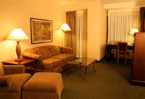 File:Hotel-suite-living-room.jpg - Wikimedia Commons