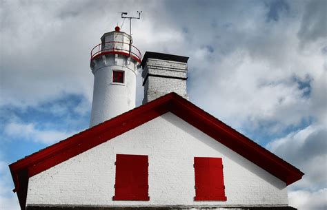 4 Beautiful Lighthouses in Michigan to Visit | Select Registry