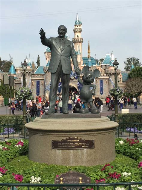 Partners Statue (Disneyland Park) - WanderDisney