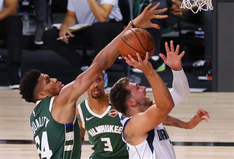 Milwaukee Bucks vs Mavericks: 3 Takeaways from First Preseason Game