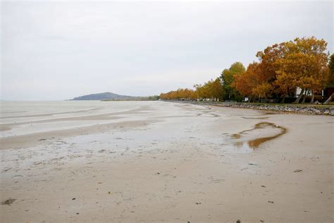 Strong Wind Makes Lake Balaton Tilt - PHOTOS! - Hungary Today