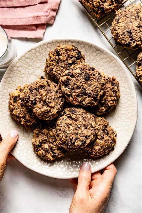 Soft & Chewy Paleo Gingerbread Cookies with Almond Flour (VIDEO!)