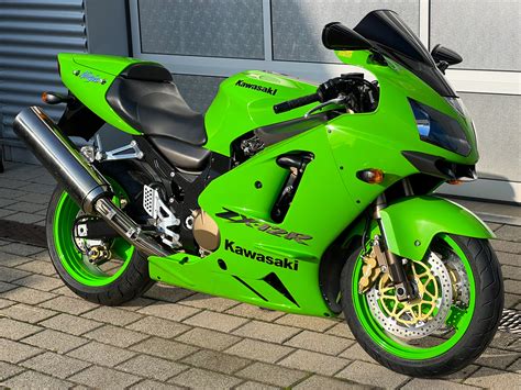 2003 Kawasaki ZX-12R with 1 Kilometer – Iconic Motorbike Auctions