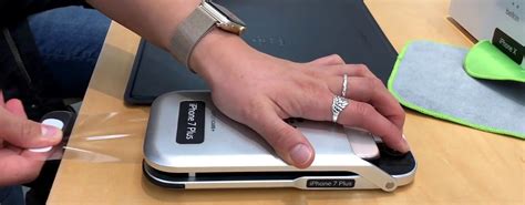 Belkin's Nifty In-Store Machine for Applying iPhone Screen Protectors - Core77