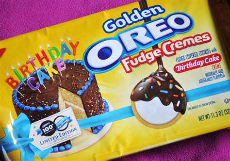 Foodette Reviews: Birthday Cake Golden Oreo Fudge Cremes