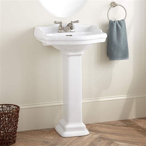 Small Bathroom Ideas Pedestal Sink Beadboard Benjamin - vrogue.co