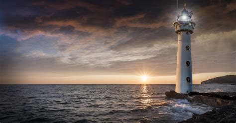 Guide to Visual Distress Signals for Boaters