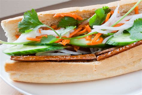 SPICE ISLAND VEGAN: Vegan Banh Mi Sandwiches