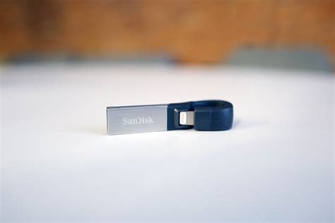 SanDisk iXpand Flash Drive Review: A USB-compatible flash drive for your iPhone