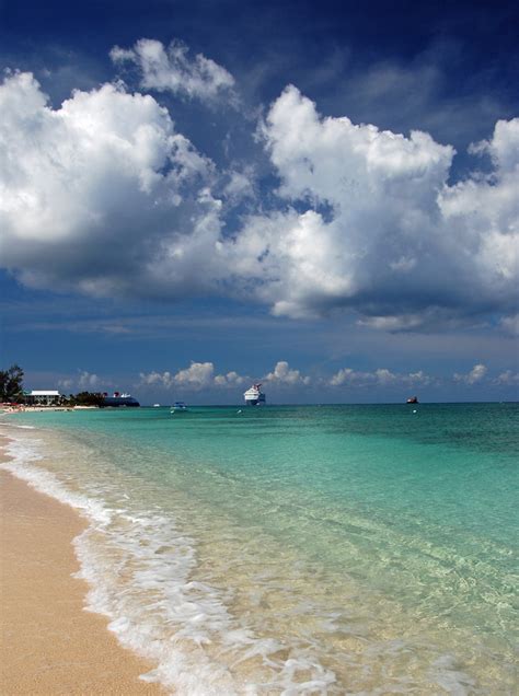 Seven Mile Beach, Grand Cayman | James Willamor | Flickr