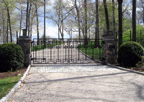 Custom-designed Driveway Gates | Tri State Gate | Portões de garagem de ...