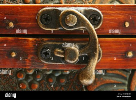 Old chest lock Stock Photo - Alamy