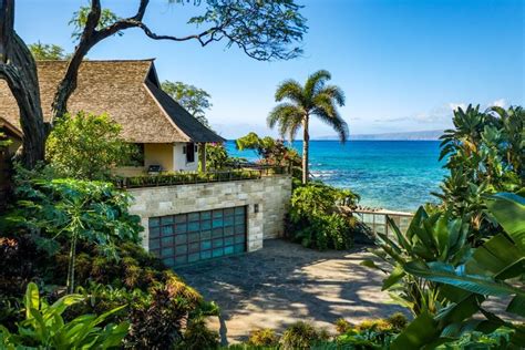 Balinese-Inspired Maui Beach House on Spectacular Bay | Hawaiian beach ...