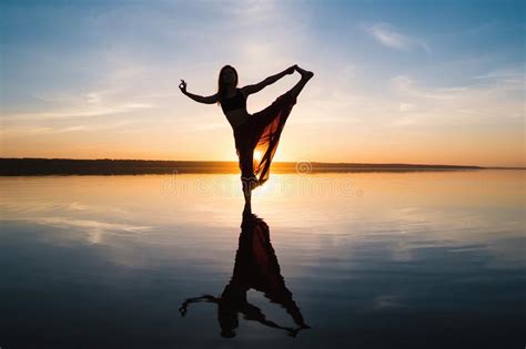 Silhouette Yoga Woman on the Beach at Sunset. Stock Photo - Image of limberingup, pilgrimage ...