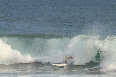 Finally got barreled! : r/surfing