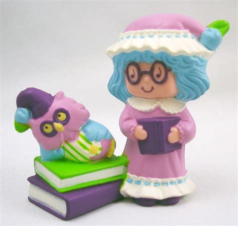 Strawberry shortcake - Miniatures - Plum Pudding reading to Elderberry Owl (loose)