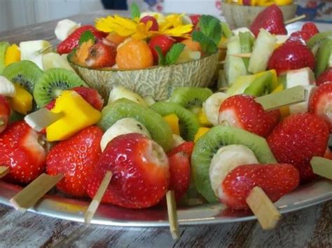 Fruit skewers recipe for parties - FoodsDiary