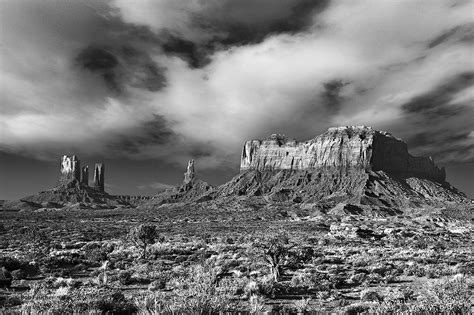 Monument Valley Sunrise | Monument Valley | Robert Faucher Photography